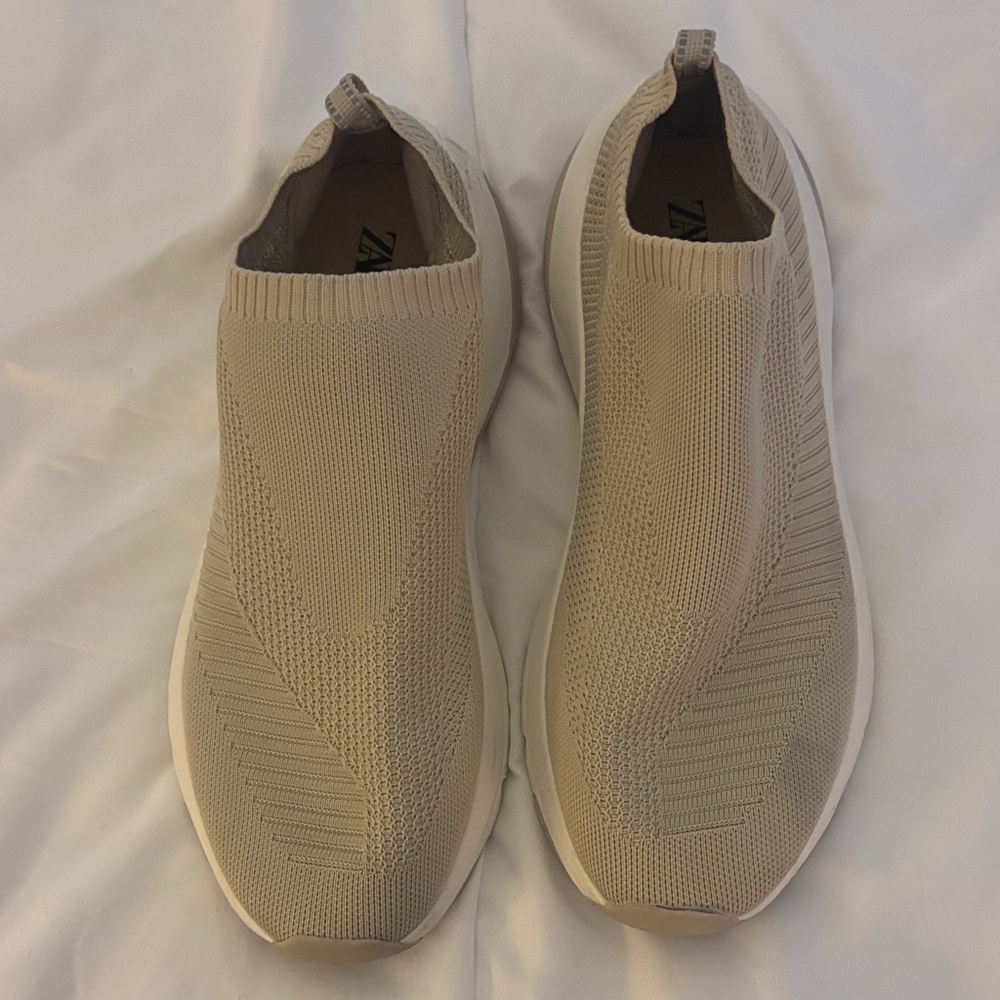 Zara Men's Taupe Knit Slip-On Sneakers. EUC